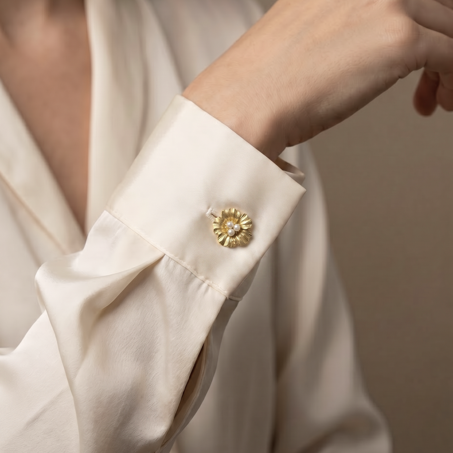 The Iris Button Cover
