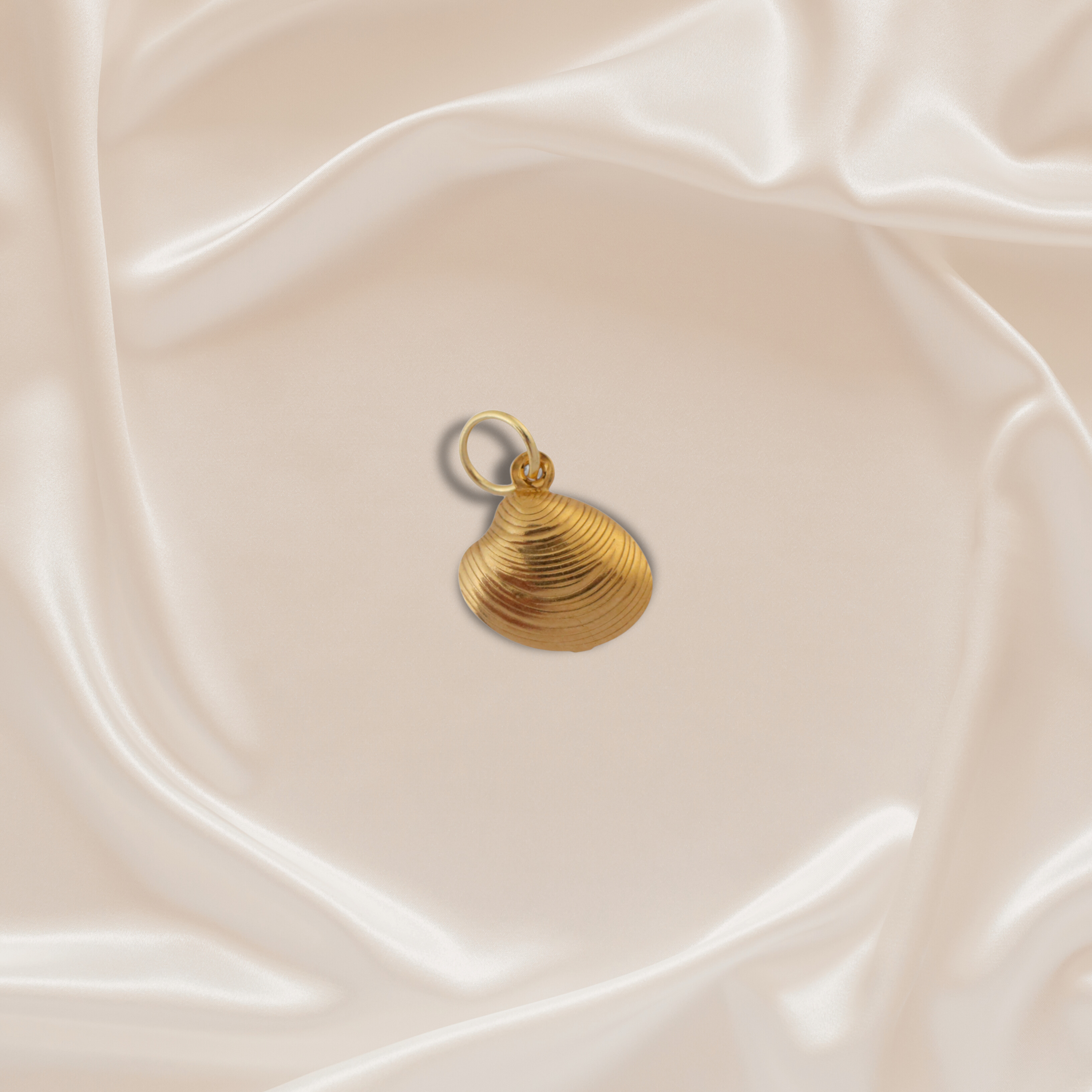 Story Charm - Golden Shell