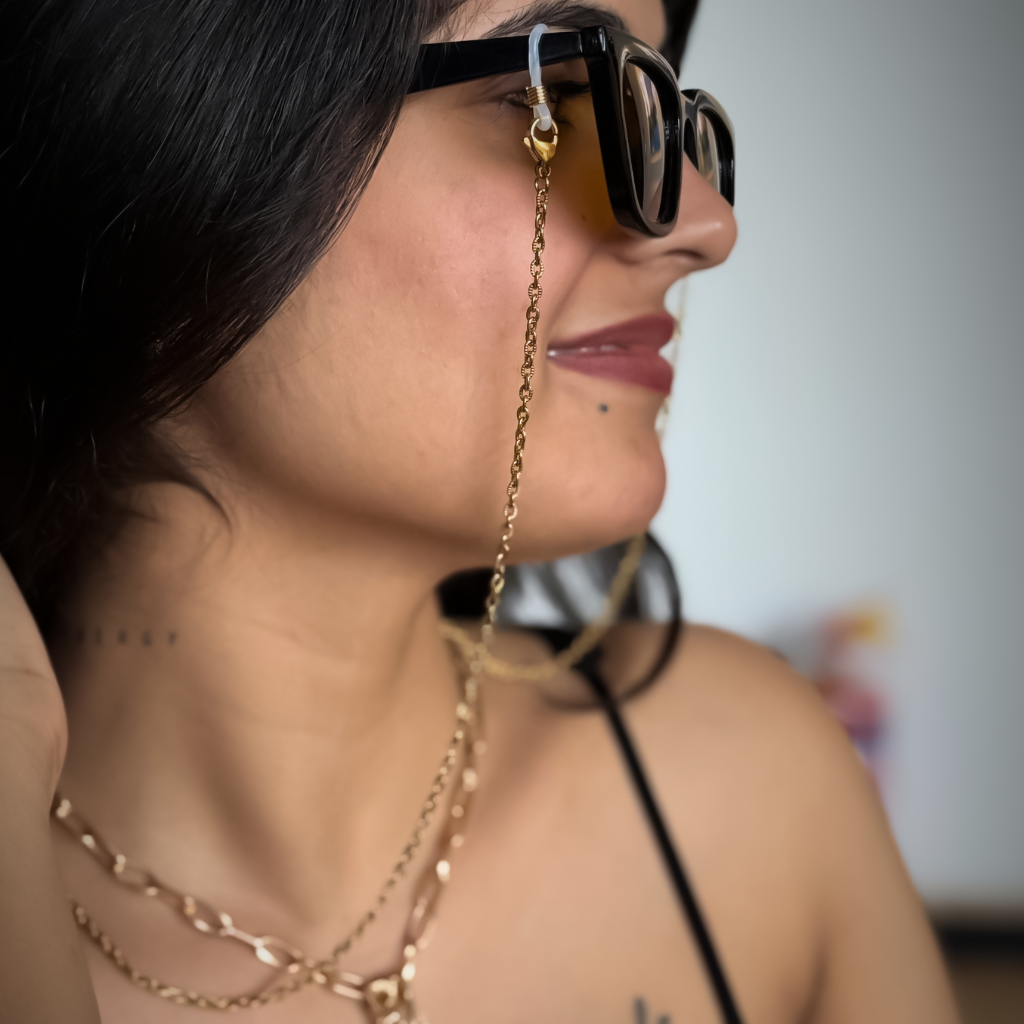 Sunglass Chain - accessory from the Nashira collection (image 8 of 25)