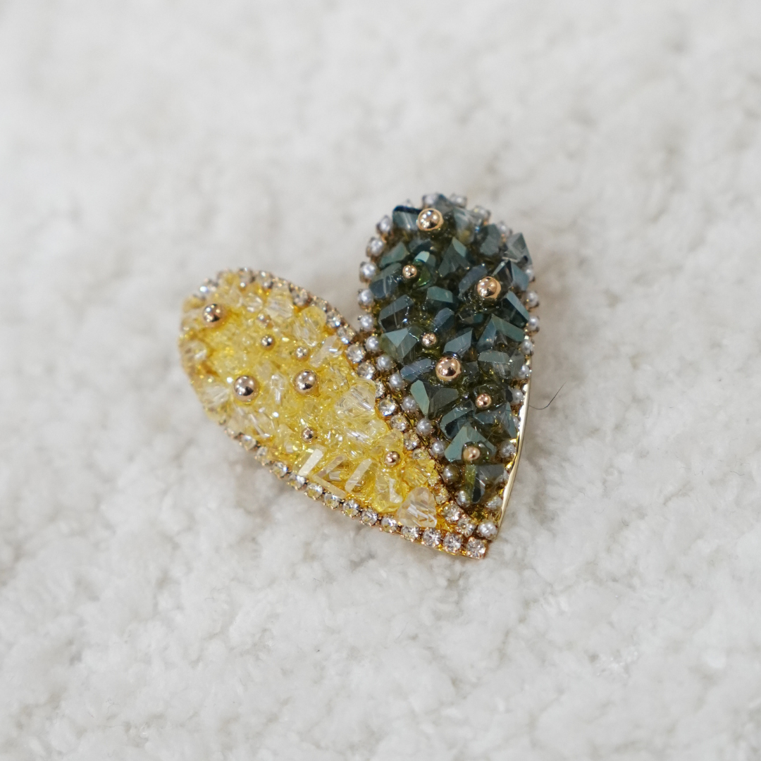 Aurora Heart Brooch brooch by Nashira, shown close up