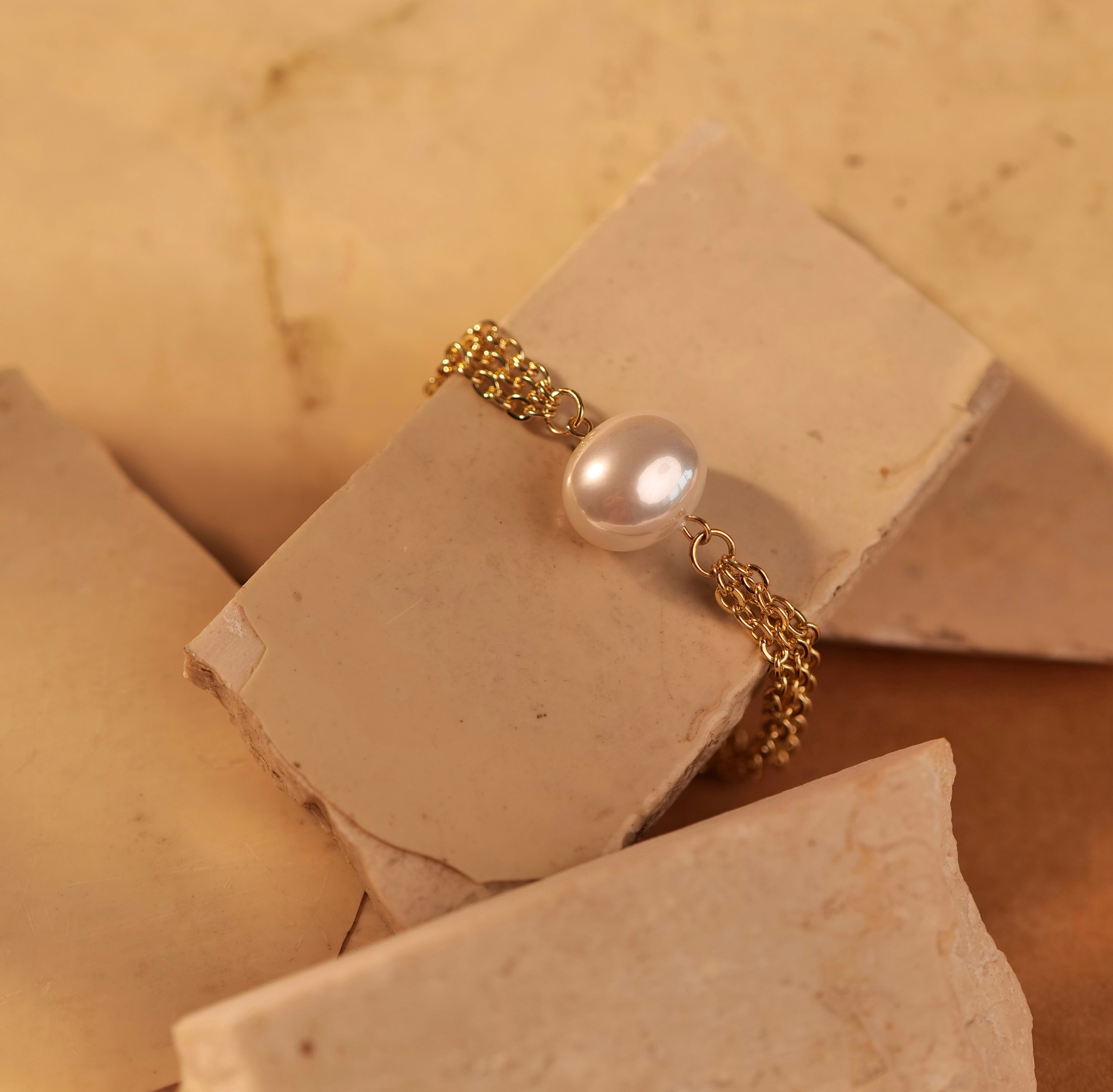 Auva Pearl and Chain Bracelet