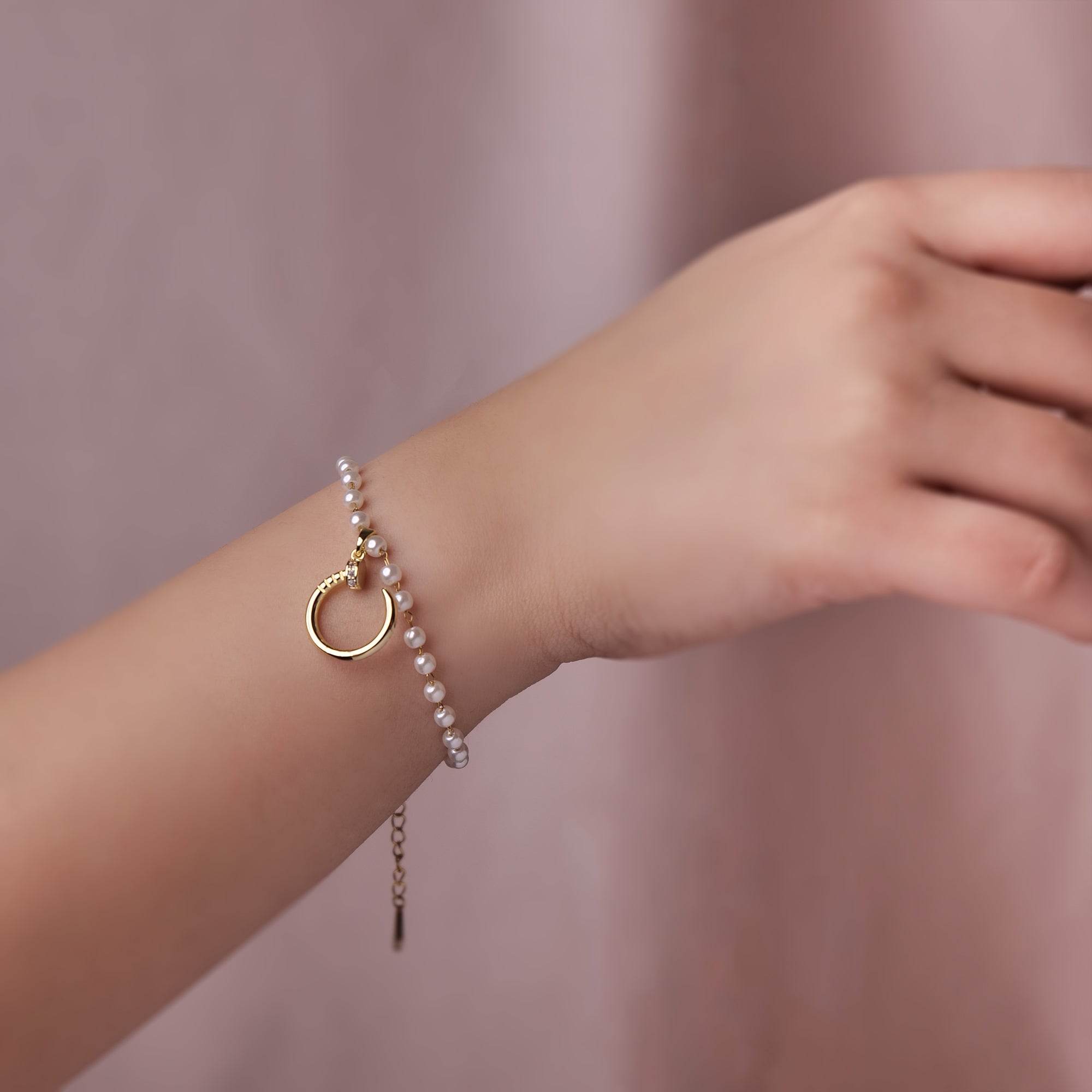 Luna Dainty Pearl Bracelet