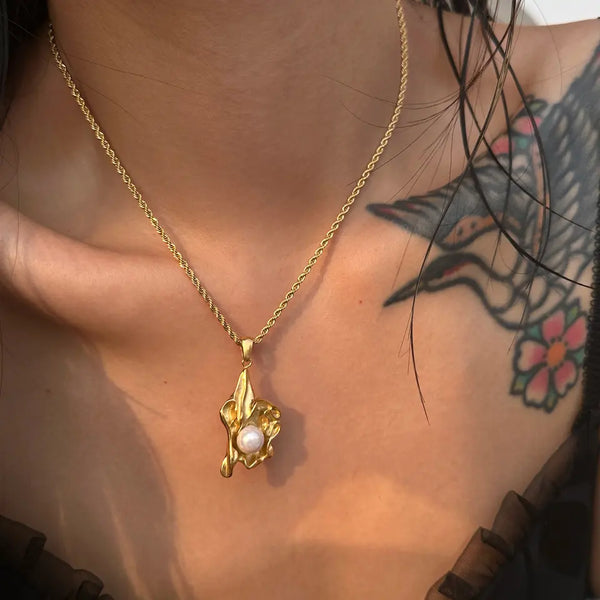 Flower Pearl Pendant with Chain