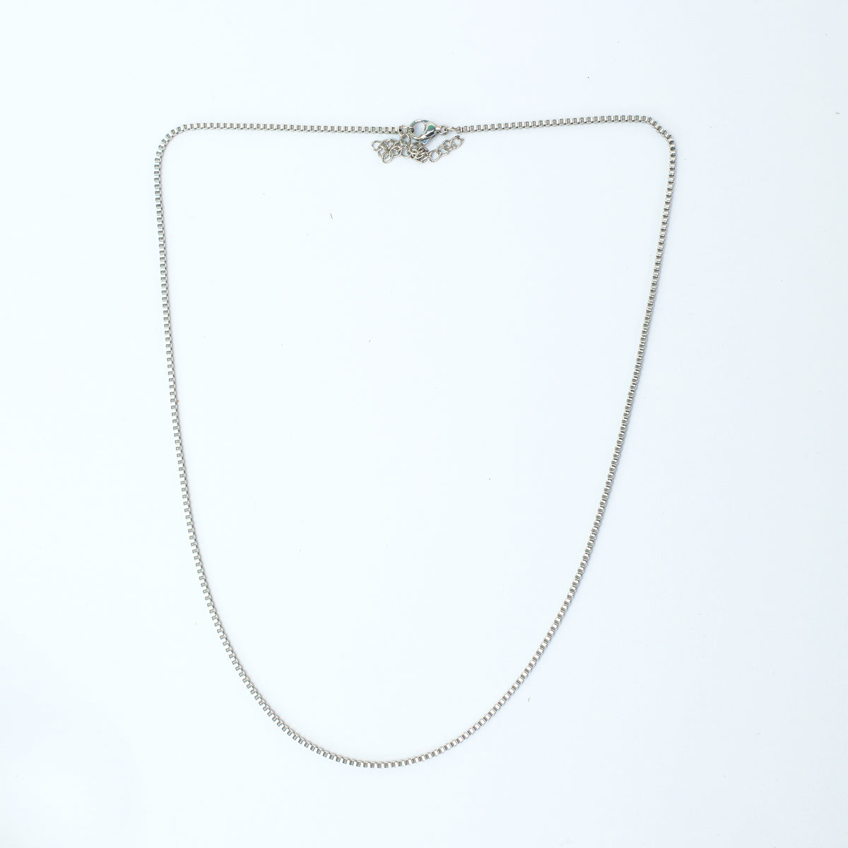 Dainty Alphabet String - Silver - necklace from the Nashira collection