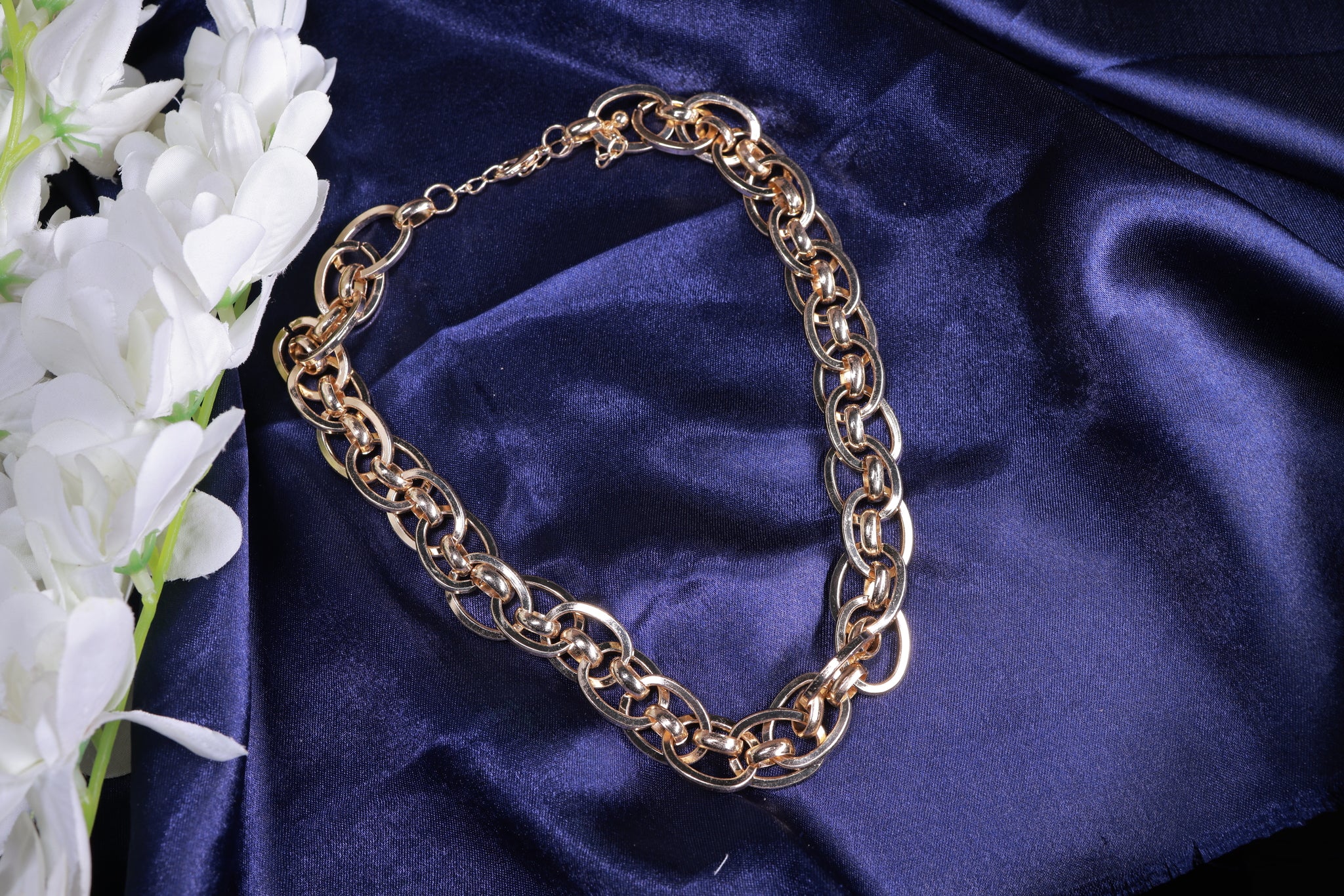 Vega Interlinked Gold Necklace