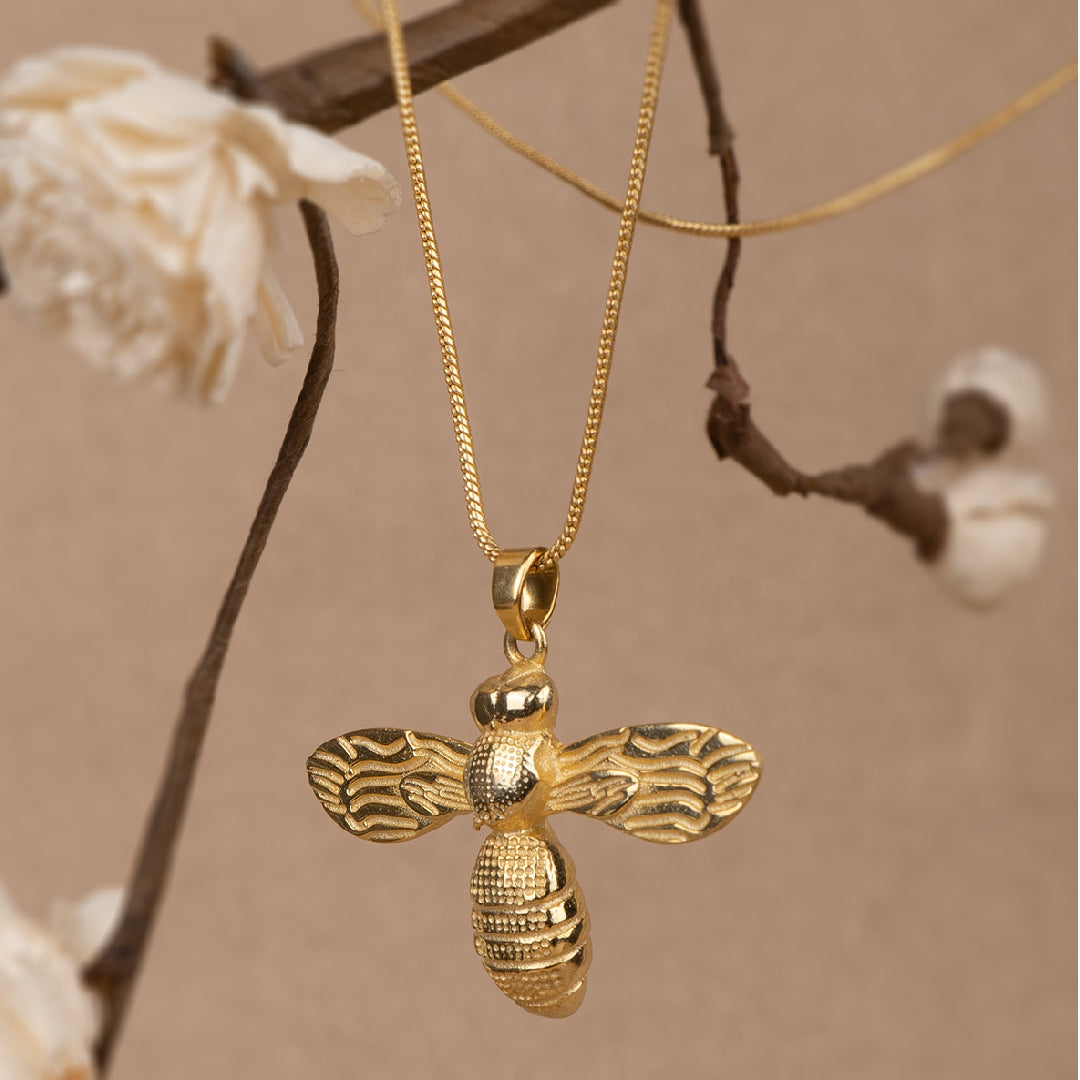 Pavo Bumble Bee Pendant with Chain